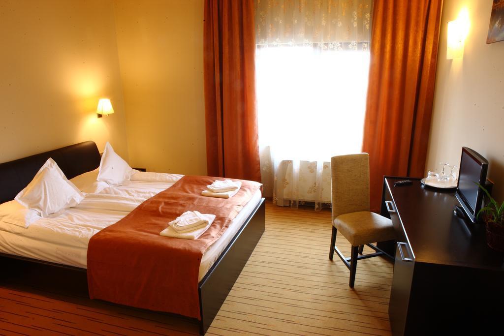 Hotel Transilvania Zalău エクステリア 写真