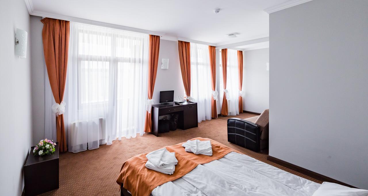 Hotel Transilvania Zalău エクステリア 写真