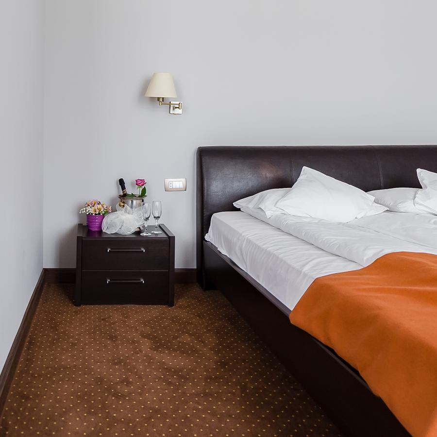 Hotel Transilvania Zalău エクステリア 写真